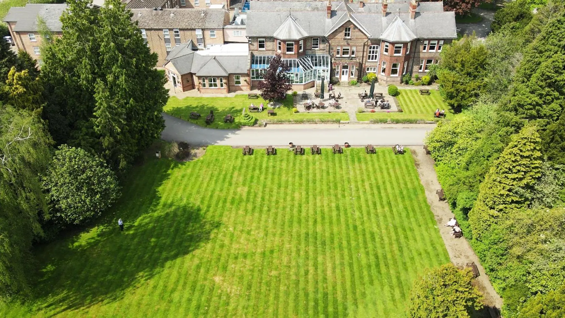 Burn Hall Hotel Huby